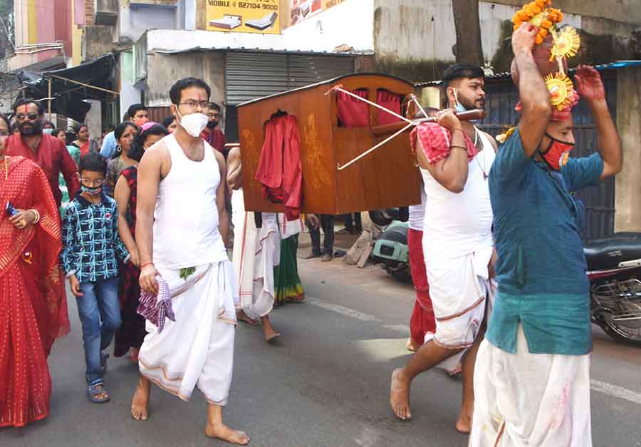 Ghat procession with the palki.