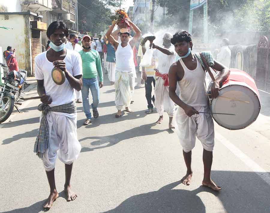 Dhaakis at the ghat immersion procession of Hirapur Harimandir Saradiya Sammilani puja