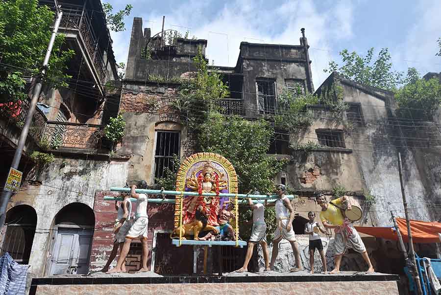 A fibre glass idol of Devi Durga being installed at a city pavement for the beautification of the city, in Calcutta, Saturday, October 24, 2020.
