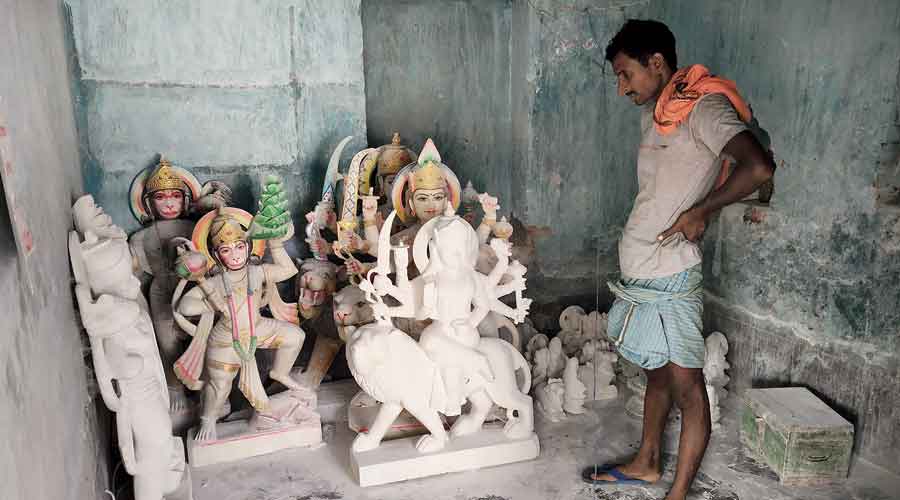 Some idols kept in a godown at Patharkatti