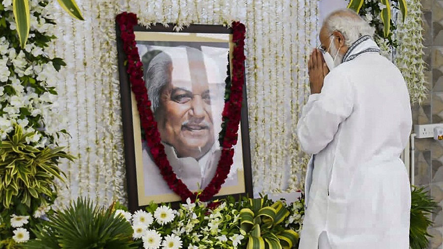 Narendra Modi | Modi Pays Tribute To Former Gujarat CM Keshubhai ...