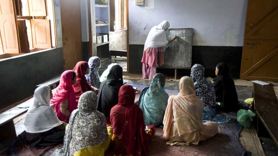 Bengal: madarsa teachers via NGOs 
