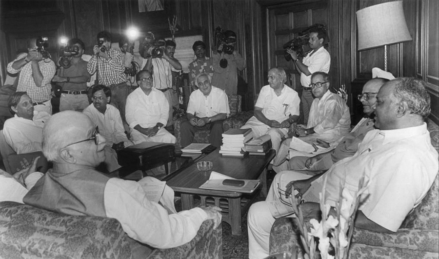 Pranab Mukherjee with senior leaders Sharad Pawar, Arjun Singh, Kapil Sibal, Mani Shanker Aiyer and Mukul Wasnik meets the then Home Minister LK Advani in New Delhi on August 19, 1998.