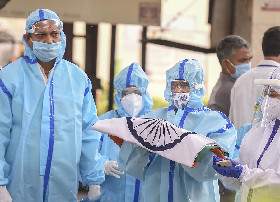 Abhijit Mukherjee and Sharmistha Mukherjee, son and daughter respectively of late Pranab Mukherjee, hold the tricolour presented to them during the funeral of the former president, at Lodhi Road cremation ground in New Delhi on Tuesday.