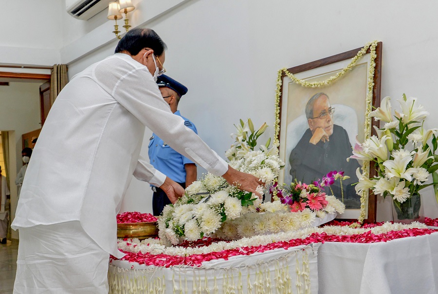 Vice President M. Venkaiah Naidu pays his last respects to former President Pranab Mukherjee at his residence, 10 Rajaji Marg in New Delhi on Tuesday.