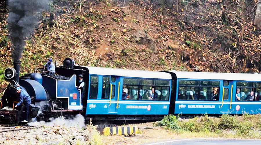 Njp to darjeeling store toy train