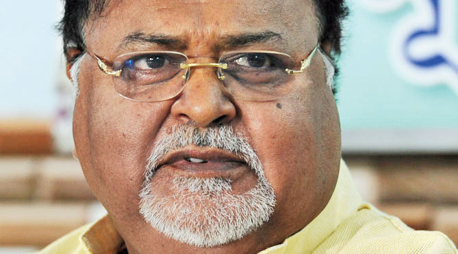 Enforcement Directorate quizzes Partha Chatterjee at Naktala home