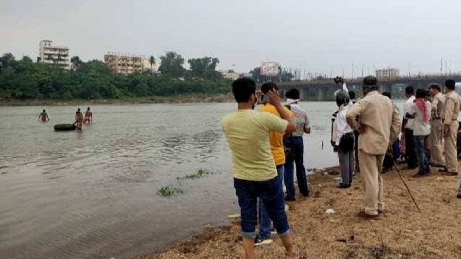 Family members and locals watch as the body of Aman Kumar is being rescued at Babudih Ghat in Subernarekha on Thursday.  