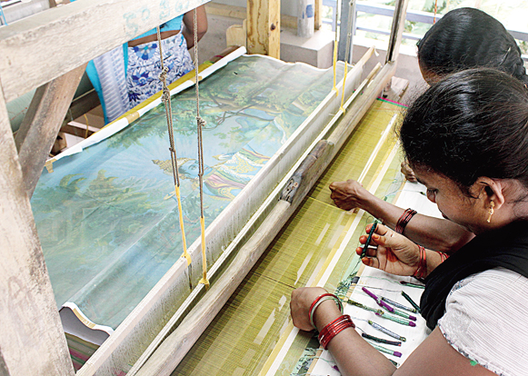 Khadi sari pallus being woven with images from paintings of Raja Ravi Varma