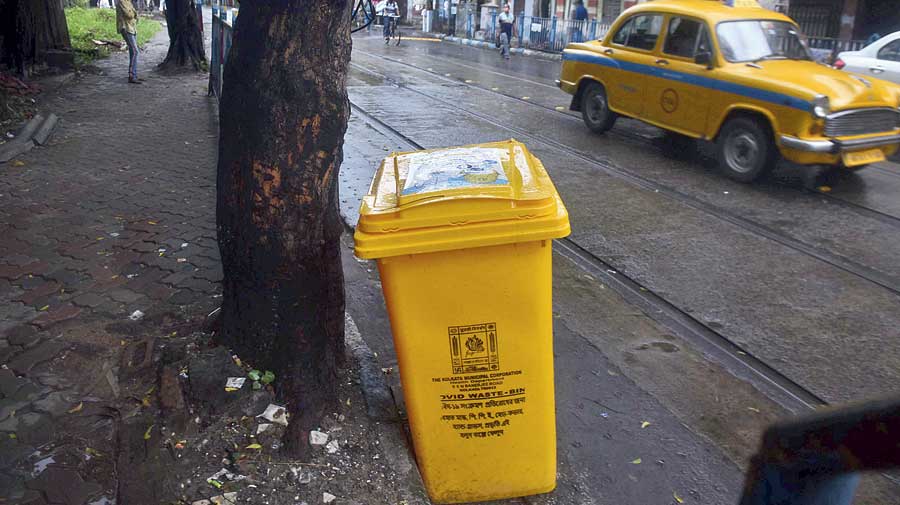 Dustbin sale on road