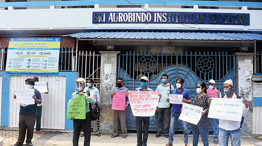 Some guardians agitate in front of Sri Aurobindo Institute of Education in July demanding revocation of all fees except tuition fees. The merits of and remuneration for online teaching have been a bone of contention in some cases. 