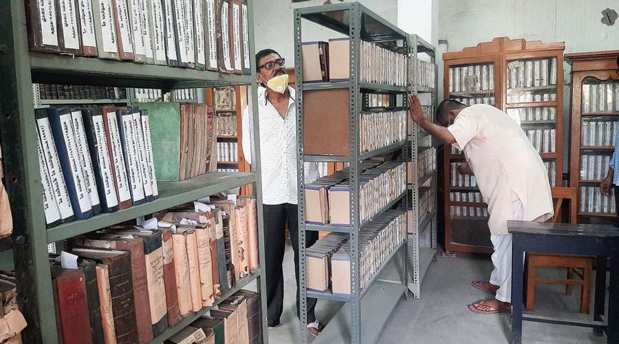 Open state-owned libraries for dusting: Bengal government