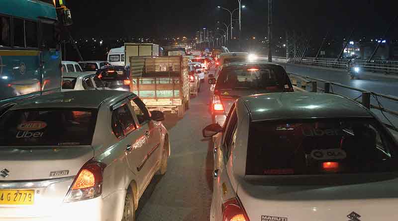 Vehicles on Vidyasagar Setu on Thursday evening and (below) on the airport-bound flank of VIP Road on Tuesday morning.