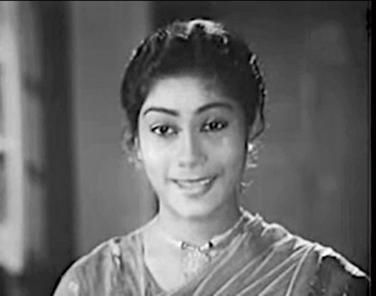 3. Proud mother of one of the finest theatre personalities in Bengal and grandmother of a National Award-winning actor, she herself is a powerhouse of talent and people hate her in Shreemoyee. She had a brief appearance (shown in the picture) in Bhanu Bandyopadhyay’s movie Personal Assistant which was her third venture on the celluloid. Who is she?