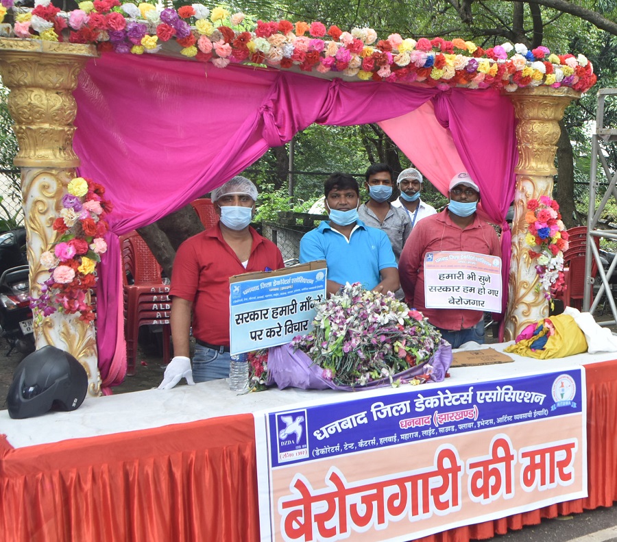 Florists at the protest exhibition in Dhanbad on Wednesday