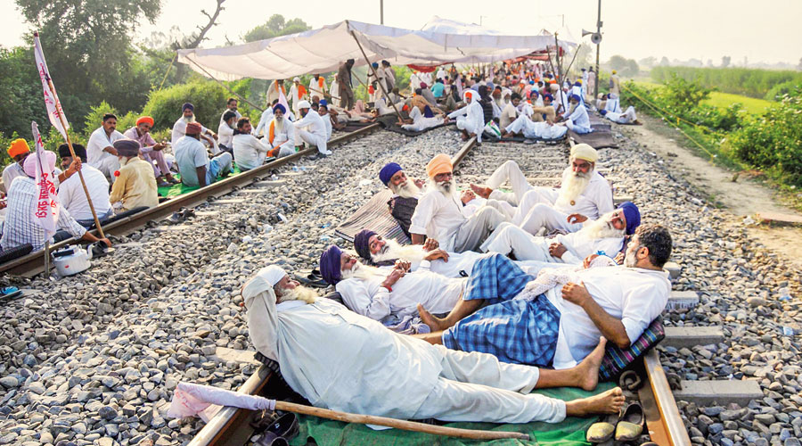 Should the government start worrying? Farmers and trade unions hit the streets across states