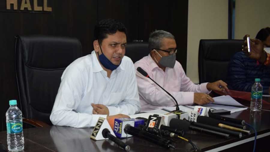 Rajesh Kumar Singh, deputy commissioner, Bokaro, at a news conference.