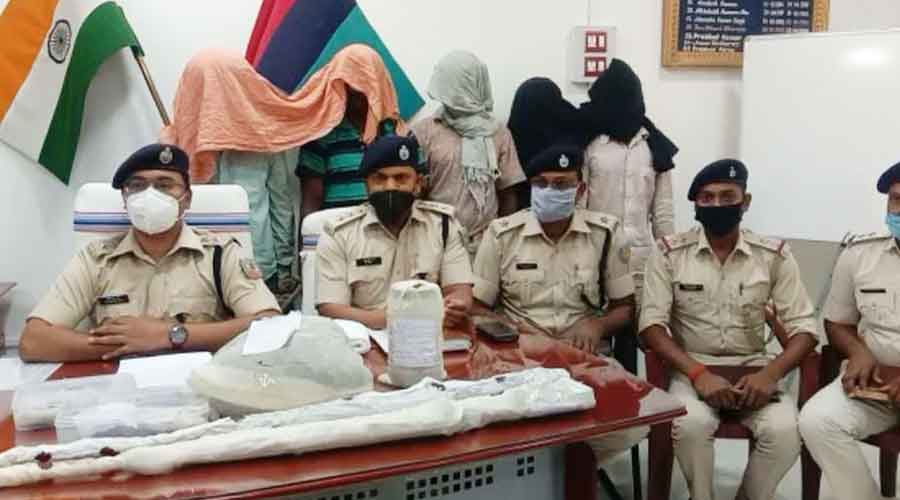 The five criminals who had murdered a youth in Piri Bazar in Chatra.