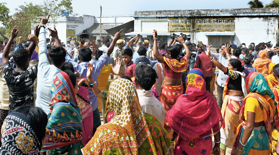 A group shouting “Jai Shri Ram” stands around 80 metres from the Boyal polling booth where Mamata was sitting on Thursday.