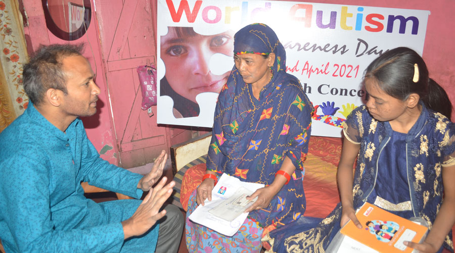 Akhlaque interacts with parents to spread awareness about autism at Chauthai Kulhi, Jharia on Friday