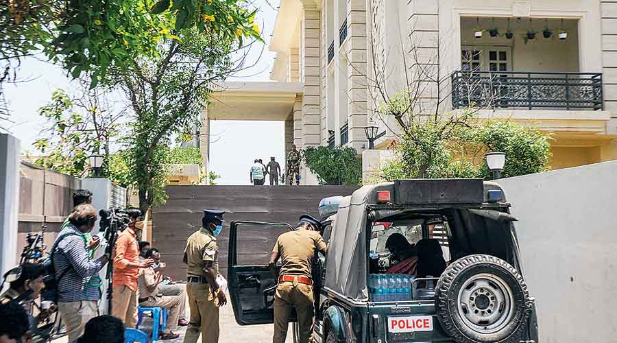 Income-tax officials raid the home and office of M.K. Stalin’s son-in-law: No official statement from the tax department Income-tax officials raid the home and office of M.K. Stalin’s son-in-law: No official statement from the tax department
