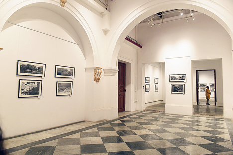 The halls displaying the photographs of the the three photographers in diptych format