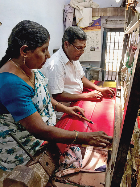 Weaver-couple Muthuvel and Kalaivani weaving a new sari using the Korvai technique
