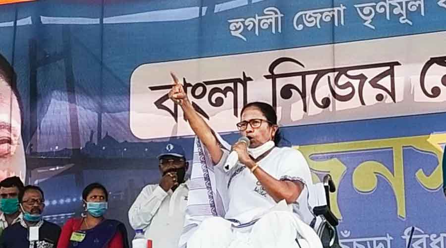 Mamata attacks BJP’s silence on its leaders  -They are like a baby in the lap of Narada and Saradha: CM