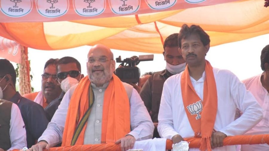 Rajib Banerjee with Union Home Minister Amit Shah during an election campaign in Domjur on Wednesday.