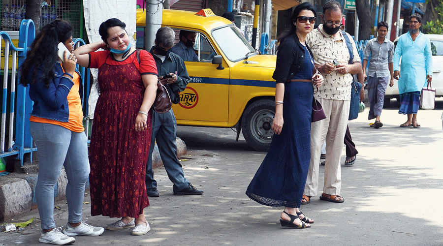 People without masks spotted near Central Avenue