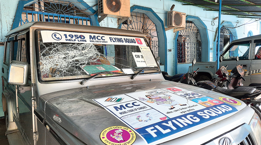    Election Commission flying squad attacked, BJP blamed