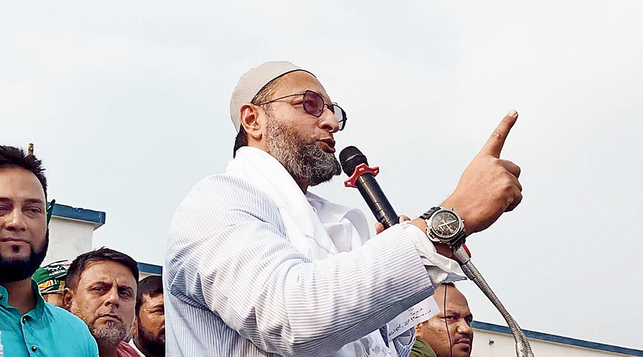 BJP demolished temples: Owaisi