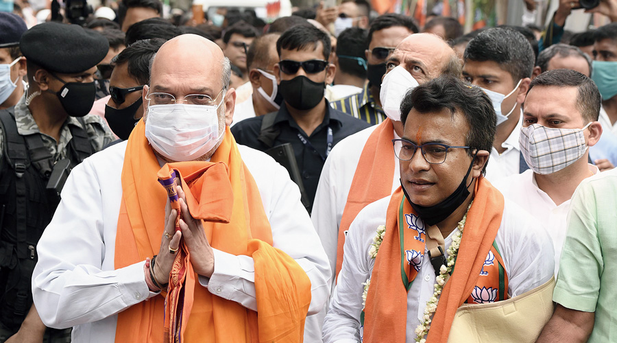 Union home minister Amit Shah campaigns door-to-door at Beltala area in Bhowanipore, Calcutta, on Friday.
