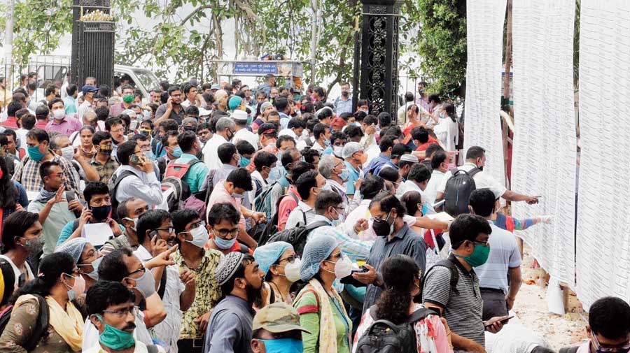 Covid protocol for voting in Calcutta