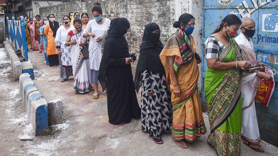 Five, including a first time voter shot dead in Cooch Behar as voting gets underway