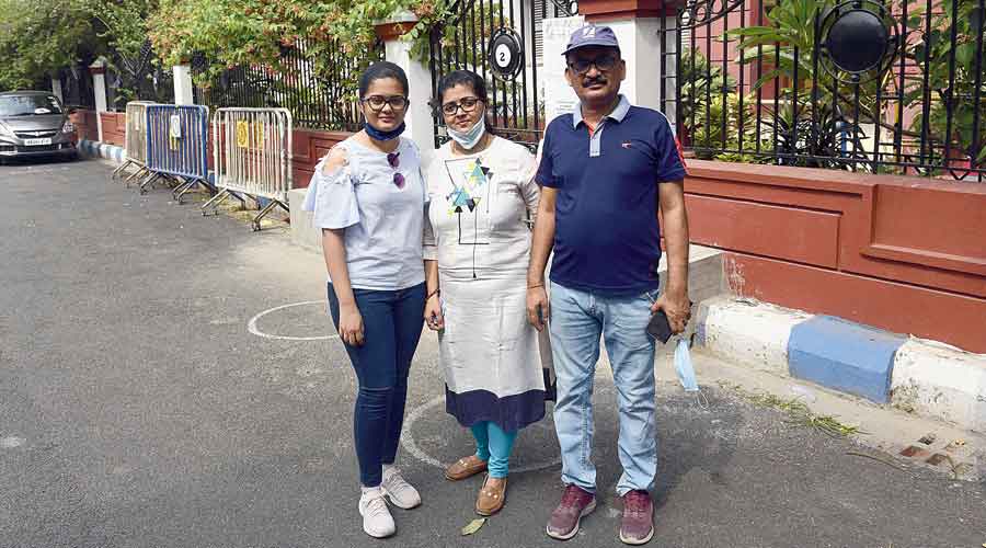 Anushka Mishra (left) with her parents  in Kasba