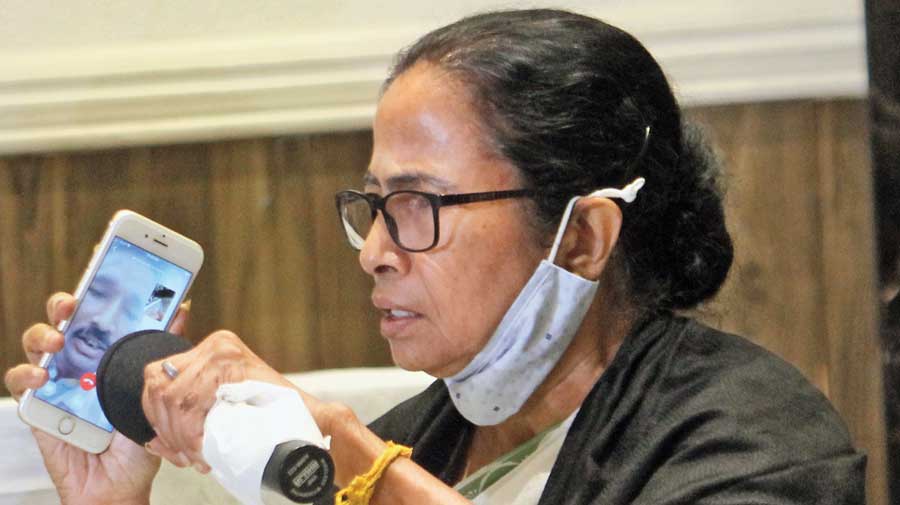    Sitalkuchi voters were shot in chest and neck, says Mamata