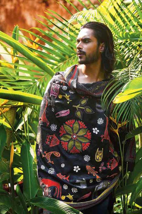 Kutubuddin Sheikh in this kantha shawl makes for one stunning frame. “This was the same shawl that I was wearing. That’s the point we are trying to make that kantha is also so gender neutral,” says Malika.