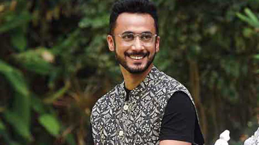 Abhijit is poised as a pro in this kantha bundi paired with a plain black dhoti and a black tee. 