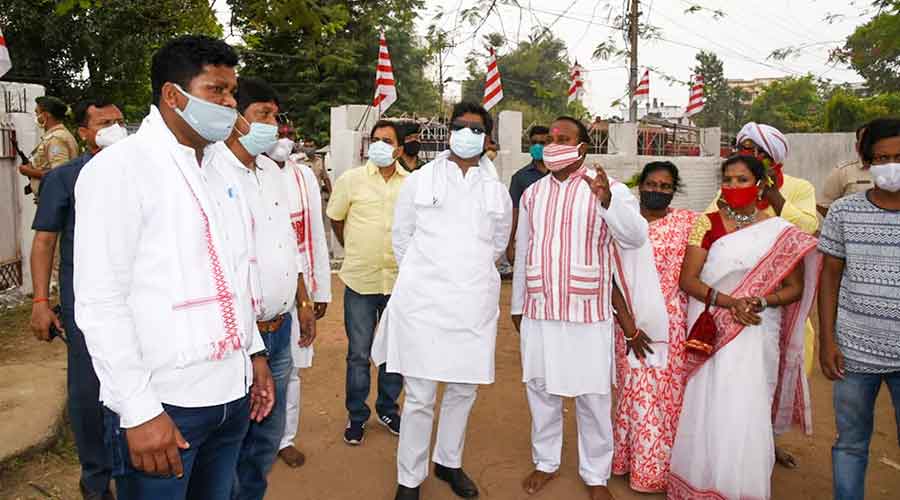 Sirhul is an inter-provincial festival. The Santhal-Ho community calls it Baha, Munda calls it Ba Porobe.