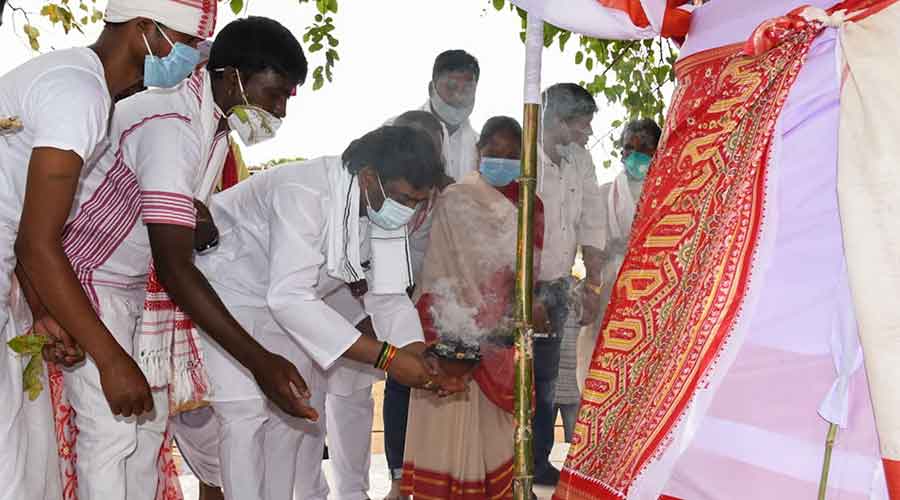 The tribal community of Jharkhand is playing an important role in the war against environment degradation 