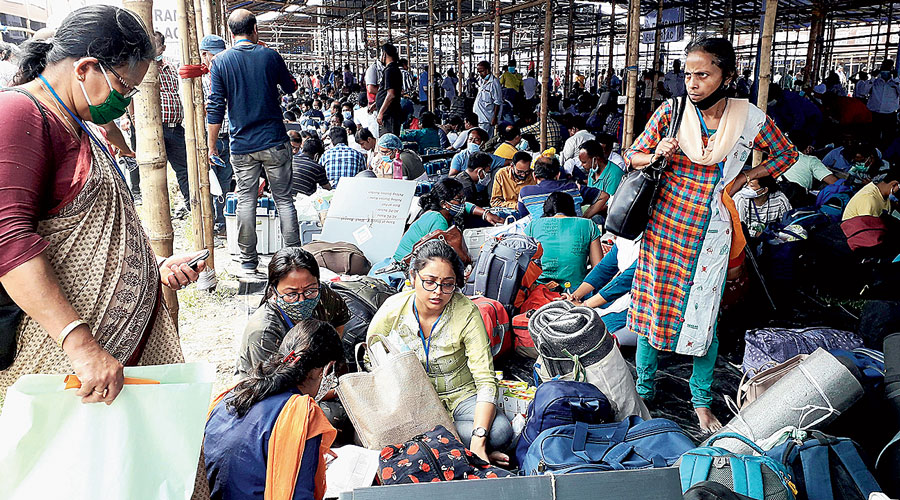    Poll personnel ascend three highest booths in Darjeeling- around 12.39 lakh voters will cast their votes