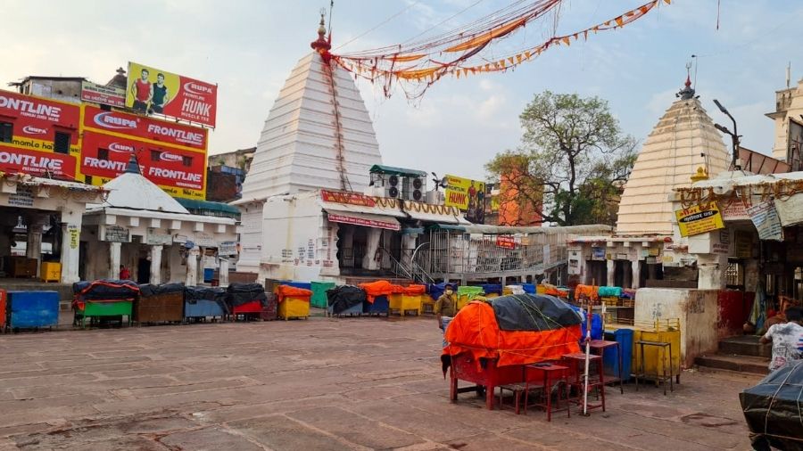 Baba Baidyanath temple in Deoghar shuts down for devotees as the district orders closure of all religious places from April 22 to 29 to curb Covid-19