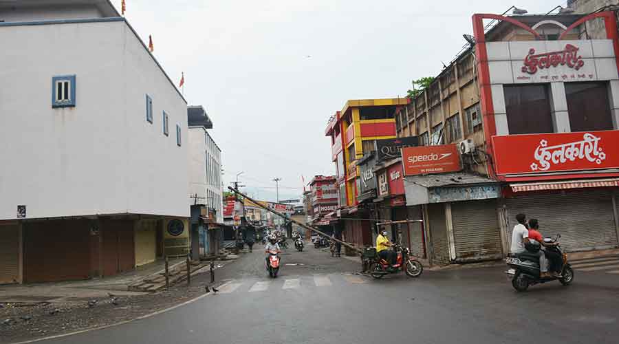 The  East Singhbhum deputy commissioner Suraj Kumar and senior S.P. Tamil M Vannan requested people not to panic in the prevailing situation and follow the mandatory restrictions.