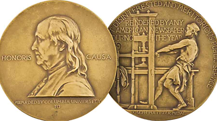 Obverse and reverse sides of the gold Pulitzer Prize for Public Service medal, which also serves as a symbol of the Pulitzer Prizes in general. 
