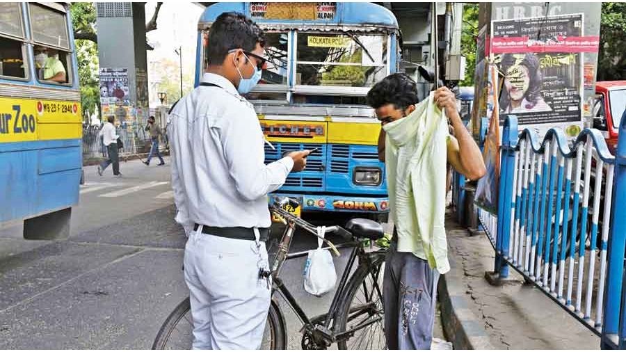 A policeman stops a cyclist without a mask at the Exide crossing on Saturday evening. The cyclist was not carrying a mask. The cop then asked him to take off his shirt and cover his face with it.