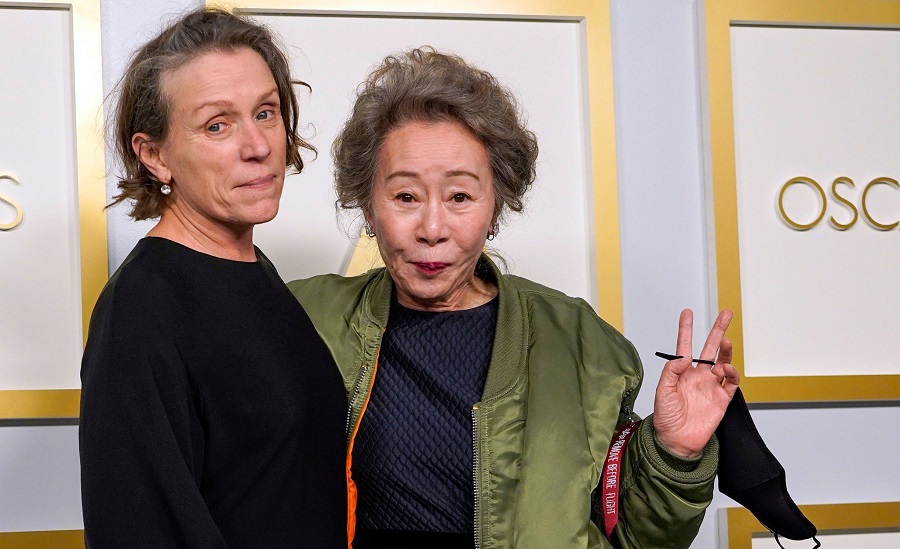 Frances McDormand (Left) & Yuh-Jung Youn at the Oscars. While the former bagged the best actress award, the latter won in the best supporting actress category.