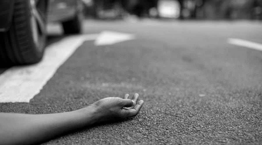 Sister waiting, brother dies on flyover