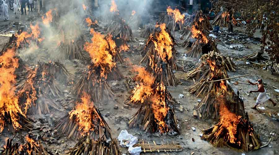 Mass cremation of Covid-19 victims at Ghazipur Crematorium in New Delhi on Wednesday