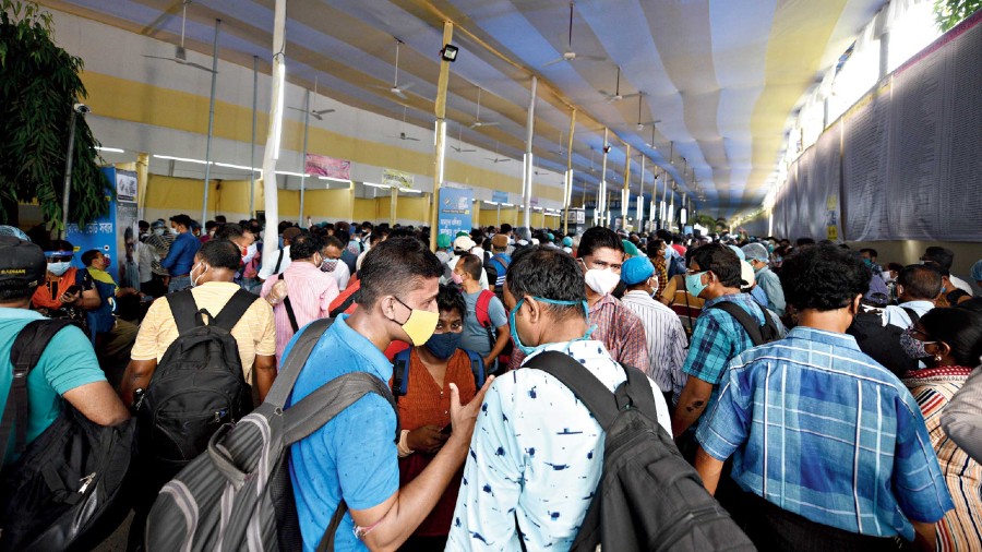 Polling and police jostle for space at EVM collection centre- many who had gathered inside were not wearing masks and no distancing was maintained Polling and police jostle for space at EVM collection centre- many who had gathered inside were not wearing masks and no distancing was maintained